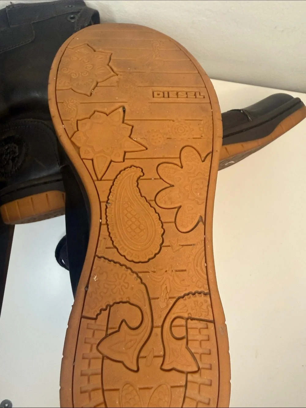 Diesel leather lace